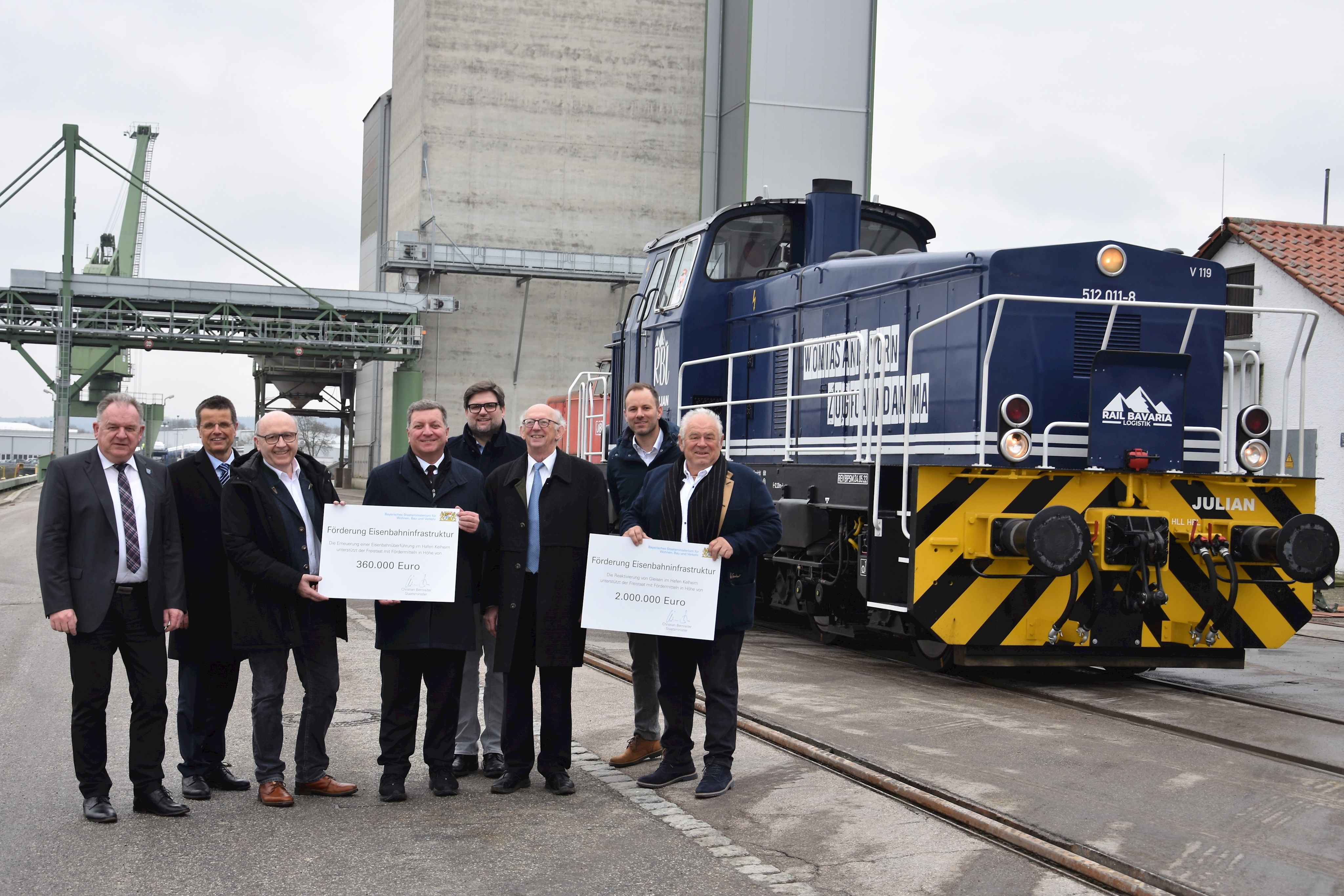 Modernisierung des Schienennetzes am Hafen Kelheim: Bayerns Verkehrsminister Christian Bernreiter übergibt Förderbescheide über rund 2,36 Millionen Euro